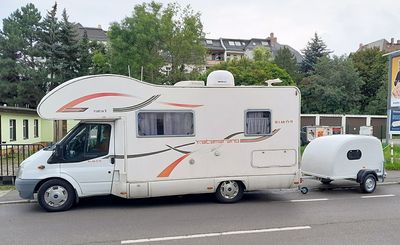 Kleox Mini Campinganhänger an Wohnmobil