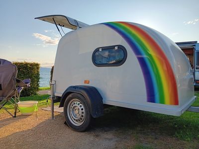 Kleox travel Schlafanhänger mit Regenbogen Folierung