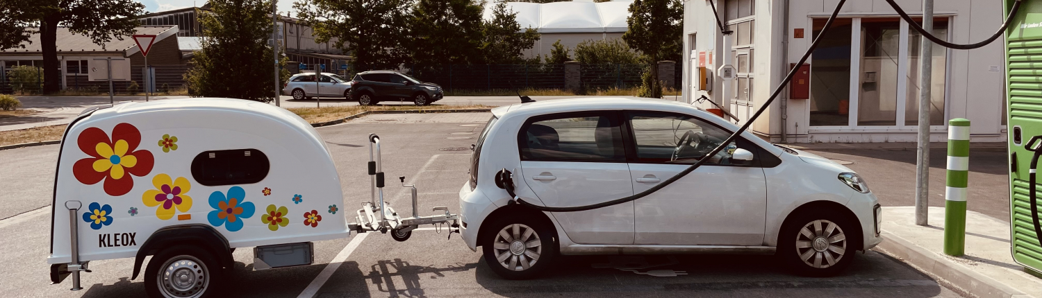 VW e-UP! mit KLEOX shelter travel an der Ladestation VW e-UP! mit KLEOX shelter travel an der Ladestation